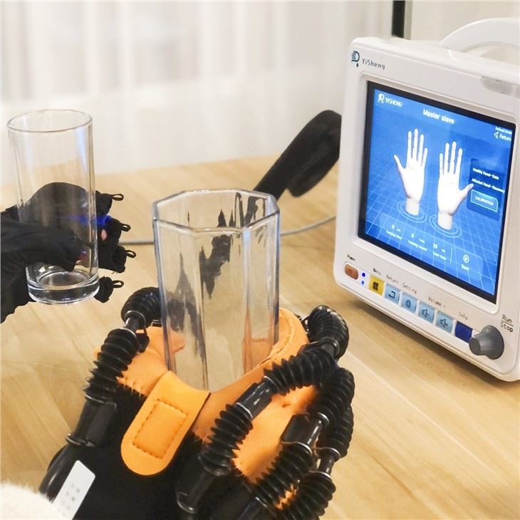 Mănușă robotică moale pentru reabilitare neurologică timpurie