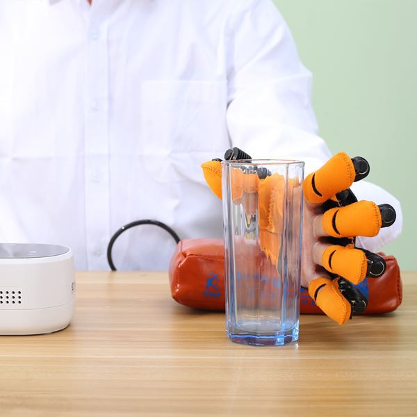 Dispozitiv de kinetoterapie pentru pacientul cu accident vascular cerebral