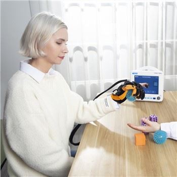 Dispozitiv de antrenament al degetelor robot pentru exerciții de mână