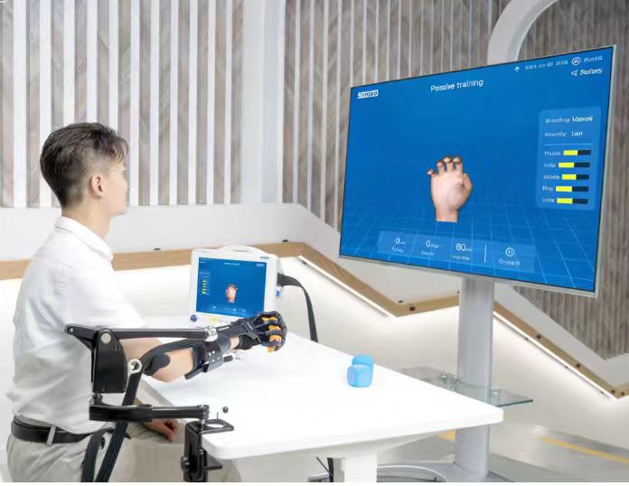 Sistem clinic de reabilitare a mâinilor